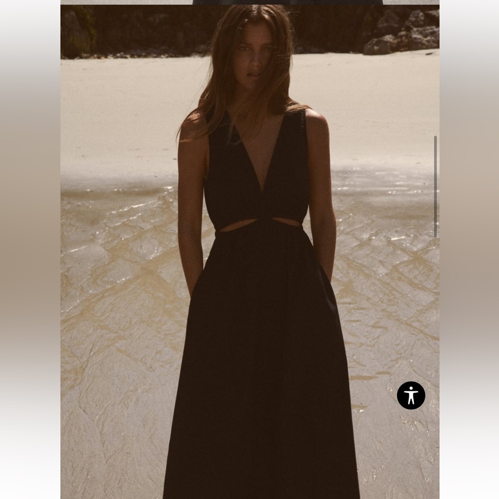 ZARA CUT OUT GABARDINE MIDI DRESS
BLACK 0/3152/274/800/02
1 UNIT
S